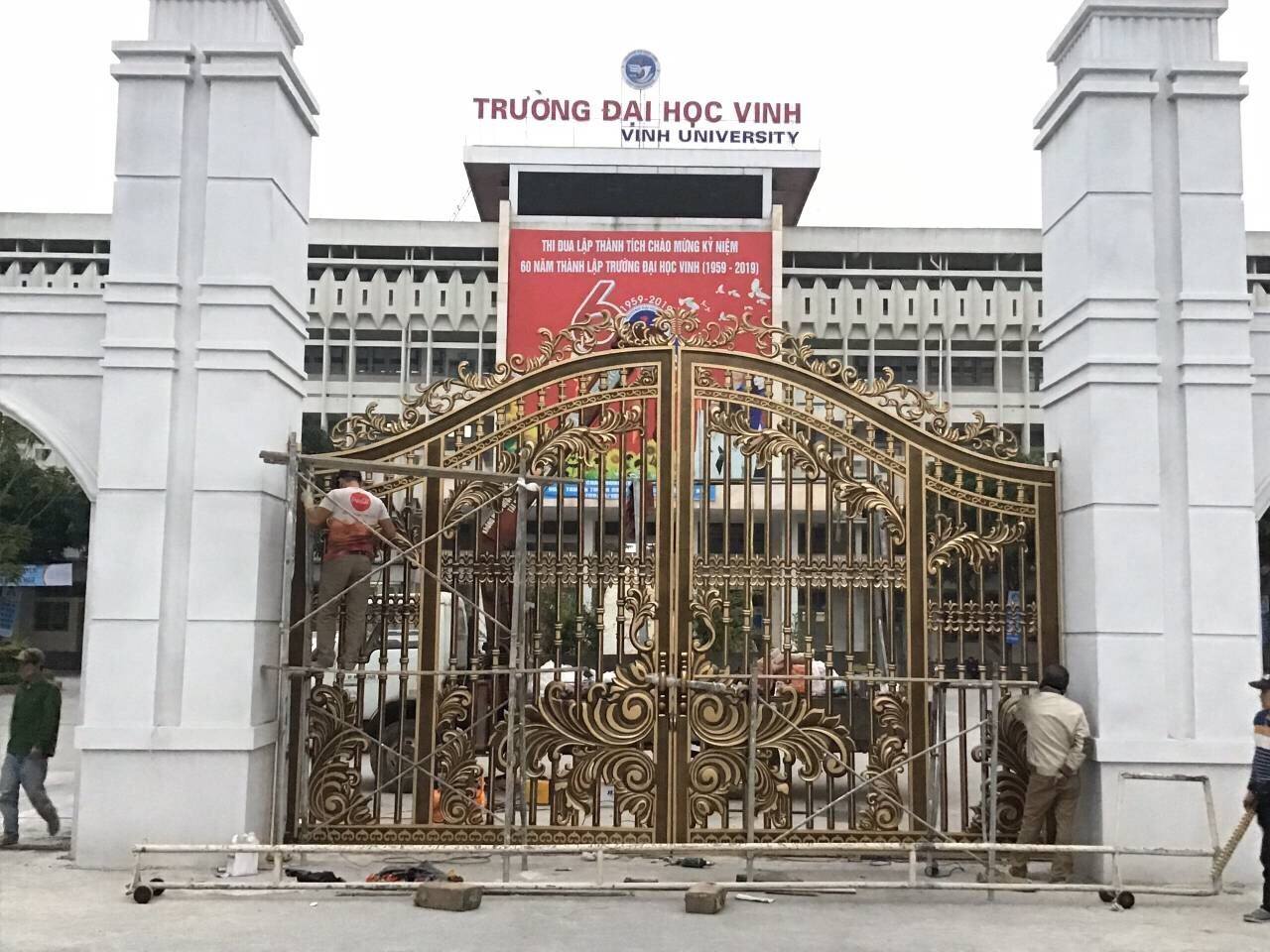 Cổng trường Đại Học Vinh